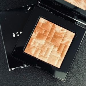 BRAND NEW Bobbi Brown Highlighting Powder in Chestnut Glow!